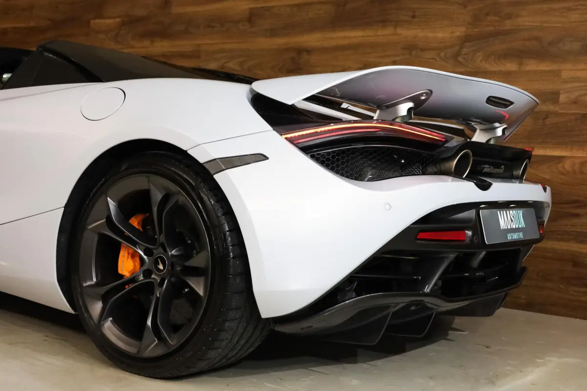 4.0 V8 Performance|Carbon|Ceramic|Dealer|
