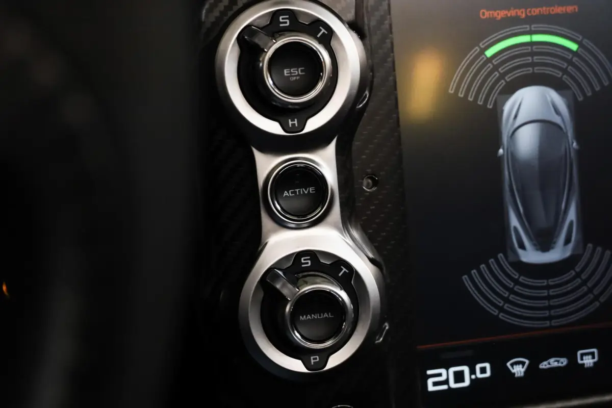 4.0 V8 Performance|Carbon|Ceramic|Dealer|