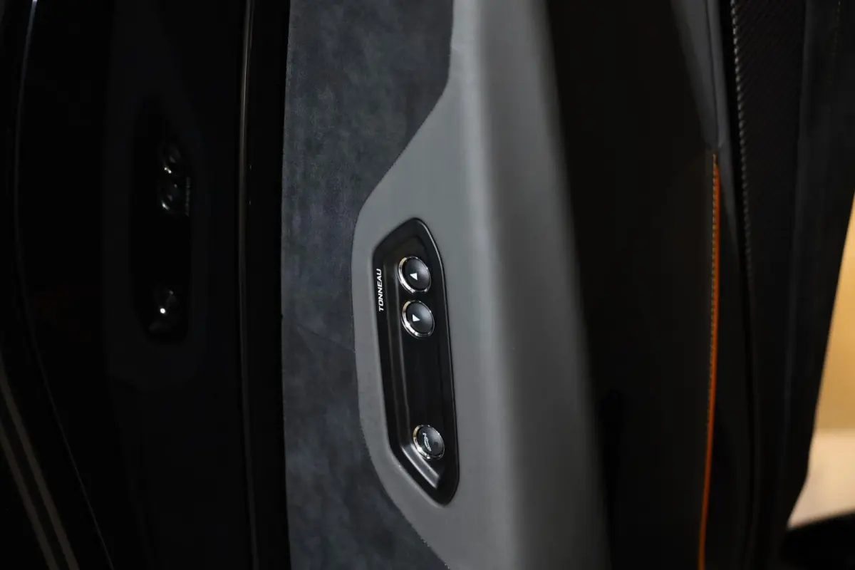 4.0 V8 Performance|Carbon|Ceramic|Dealer|