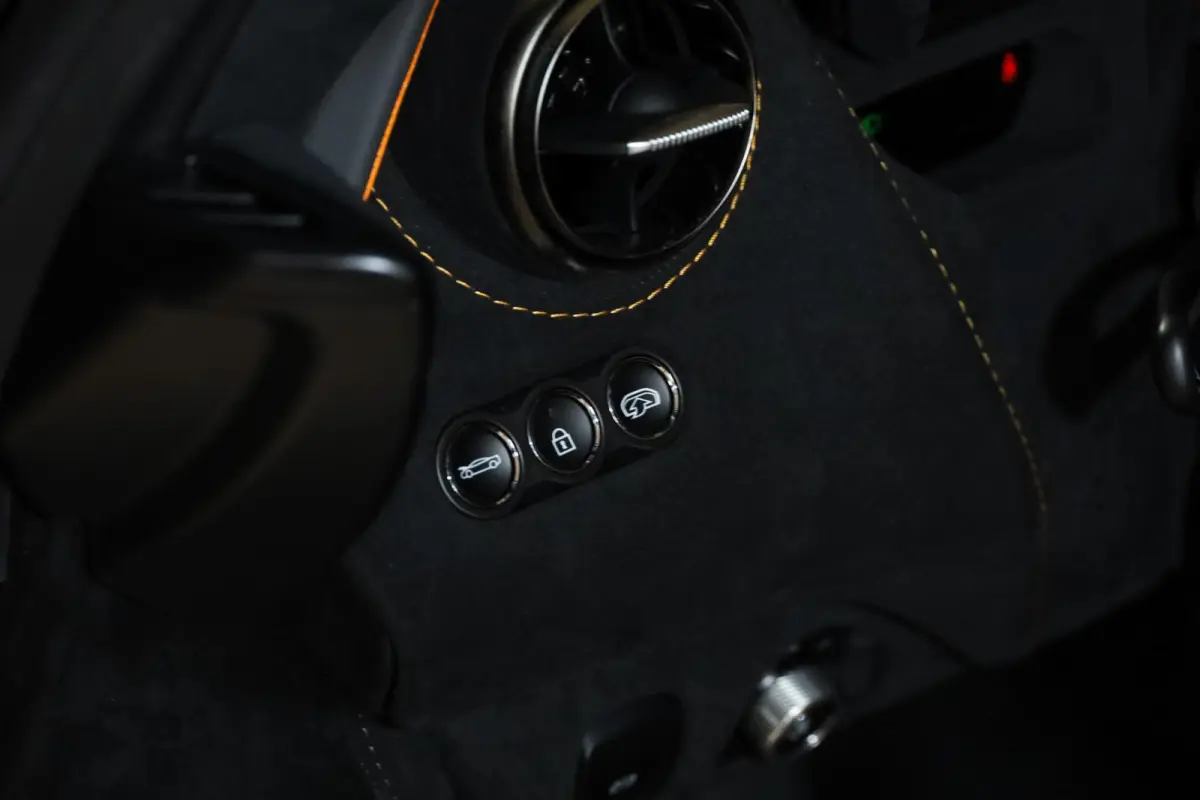 4.0 V8 Performance|Carbon|Ceramic|Dealer|