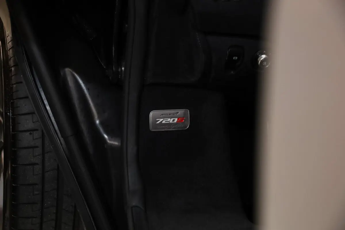 4.0 V8 Performance|Carbon|Ceramic|Dealer|