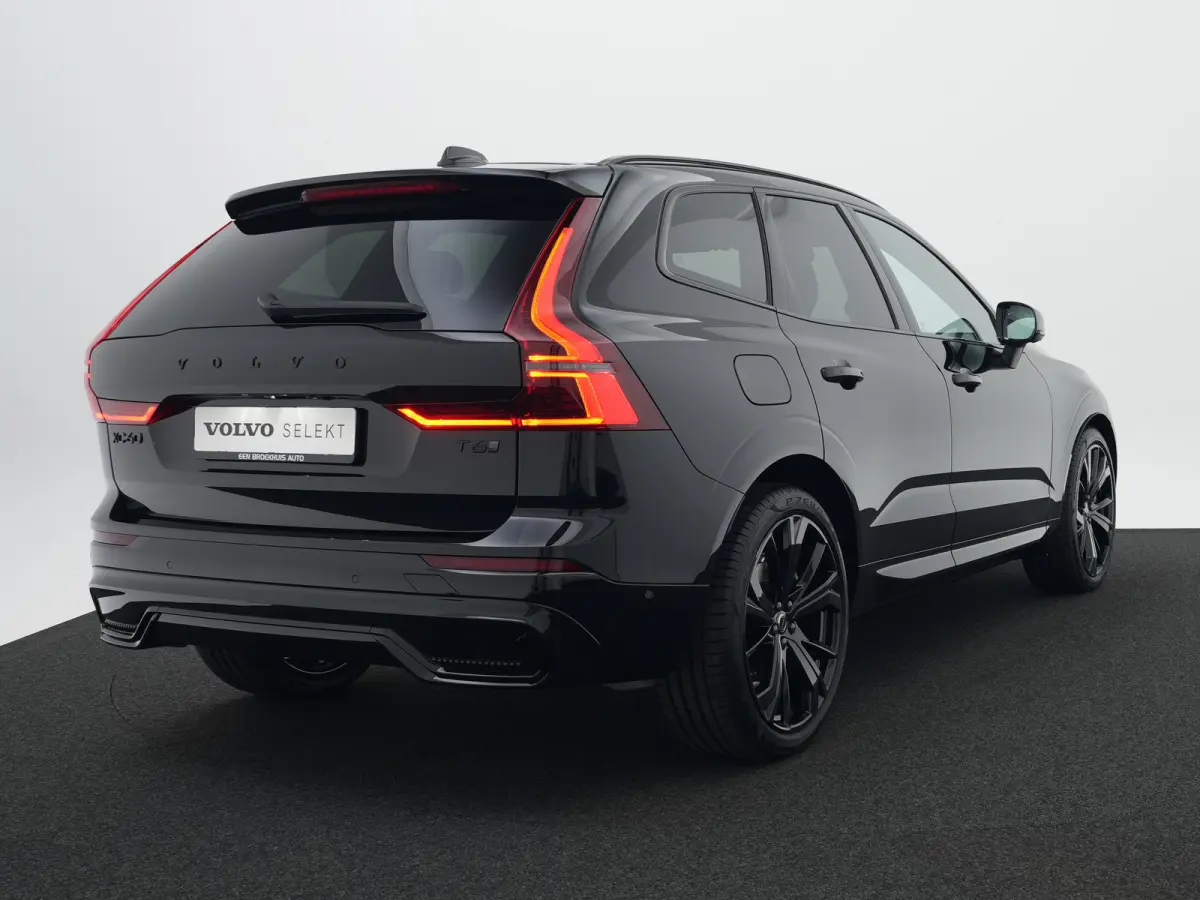 T6 Recharge AWD Ultra Black Edition | Luchtvering | Head-Up | 360° | Harman/Kardon | Panoramadak | Trekhaak | Nappa Sportstoel