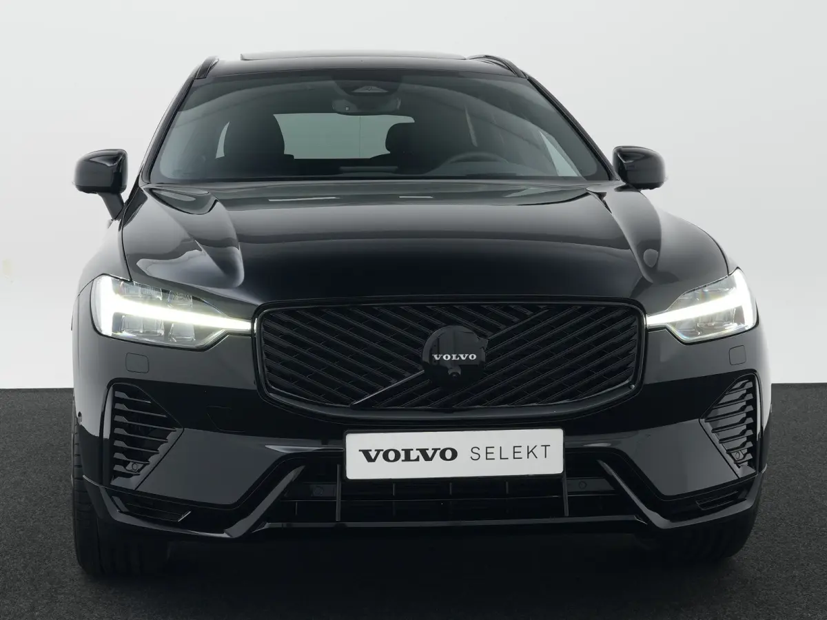 T6 Recharge AWD Ultra Black Edition | Luchtvering | Head-Up | 360° | Harman/Kardon | Panoramadak | Trekhaak | Nappa Sportstoel