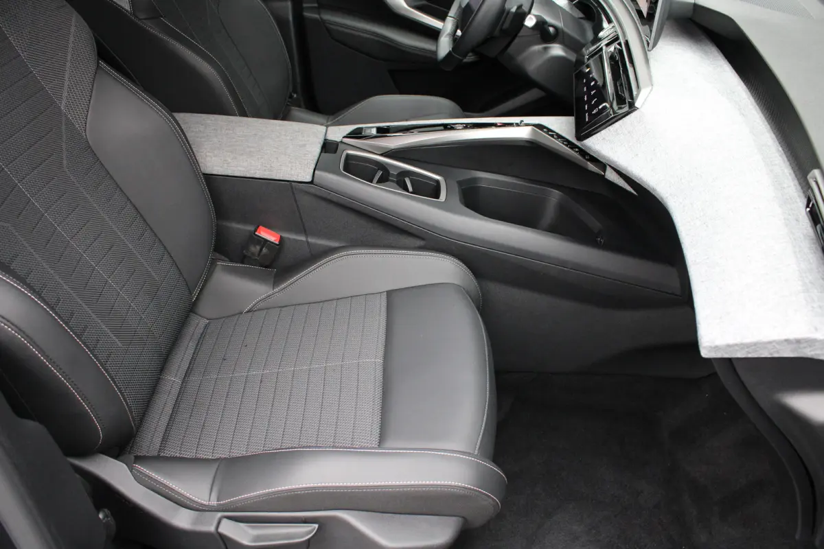 1.2 Hybrid 136 Allure | Automaat | Navigatie | Camera | Adaptieve cruise control | Apple carplay |