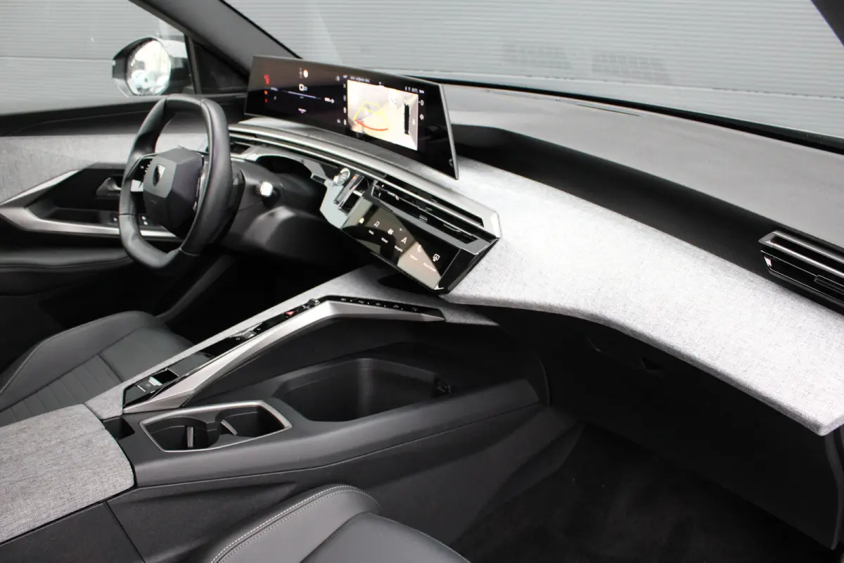 1.2 Hybrid 136 Allure | Automaat | Navigatie | Camera | Adaptieve cruise control | Apple carplay |
