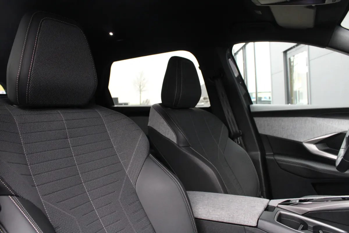 1.2 Hybrid 136 Allure | Automaat | Navigatie | Camera | Adaptieve cruise control | Apple carplay |