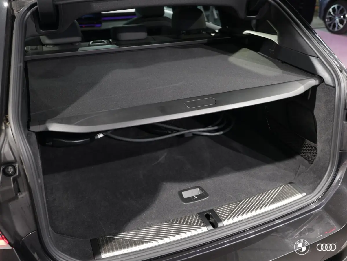 530E M SPORT / PANODAK / MEMORY / HARMANKARDON / LEDER / ACC