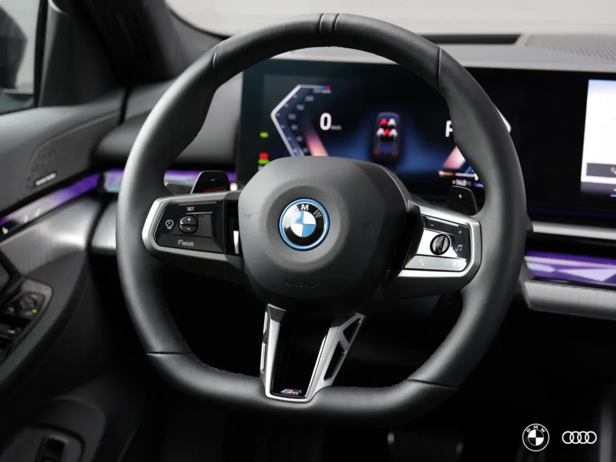 530E M SPORT / PANODAK / MEMORY / HARMANKARDON / LEDER / ACC