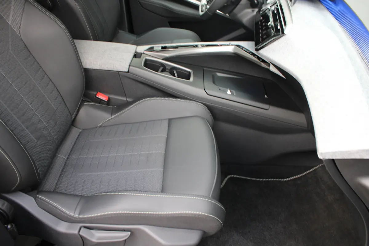 1.6 plug-in Hybrid 195 GT | Automaat | Navigatie | Camera voor + achter | Stoelverwarming | Elektrische achterklep |
