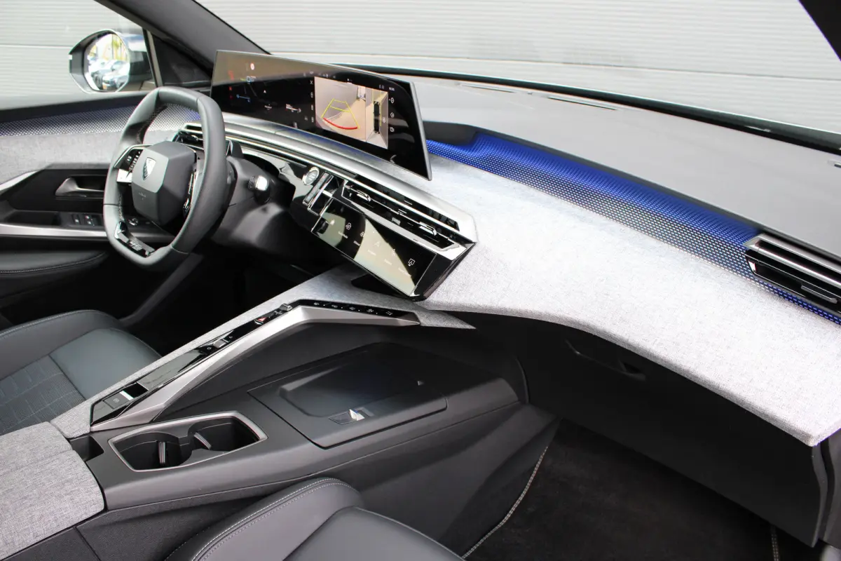 1.6 plug-in Hybrid 195 GT | Automaat | Navigatie | Camera voor + achter | Stoelverwarming | Elektrische achterklep |
