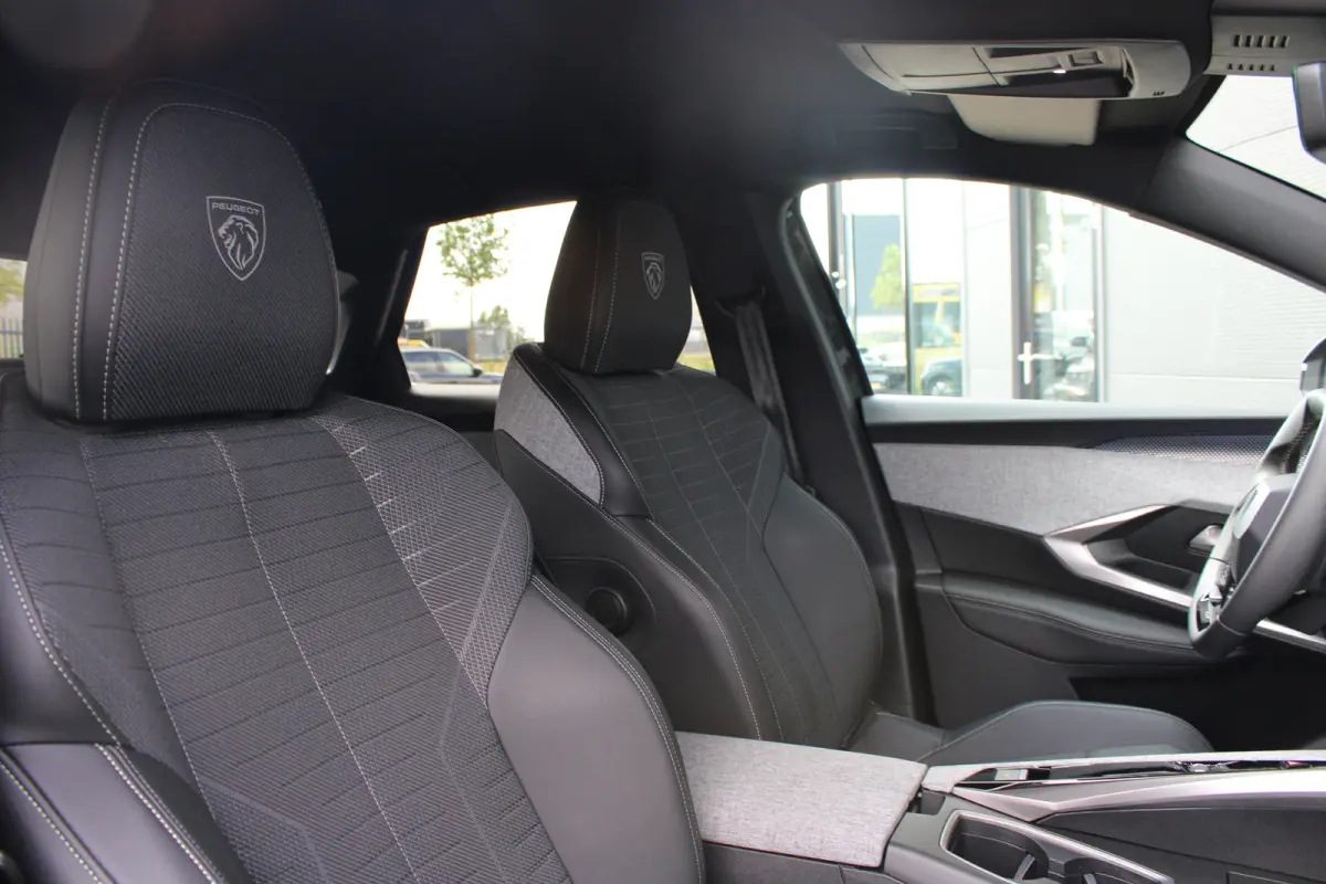 1.6 plug-in Hybrid 195 GT | Automaat | Navigatie | Camera voor + achter | Stoelverwarming | Elektrische achterklep |