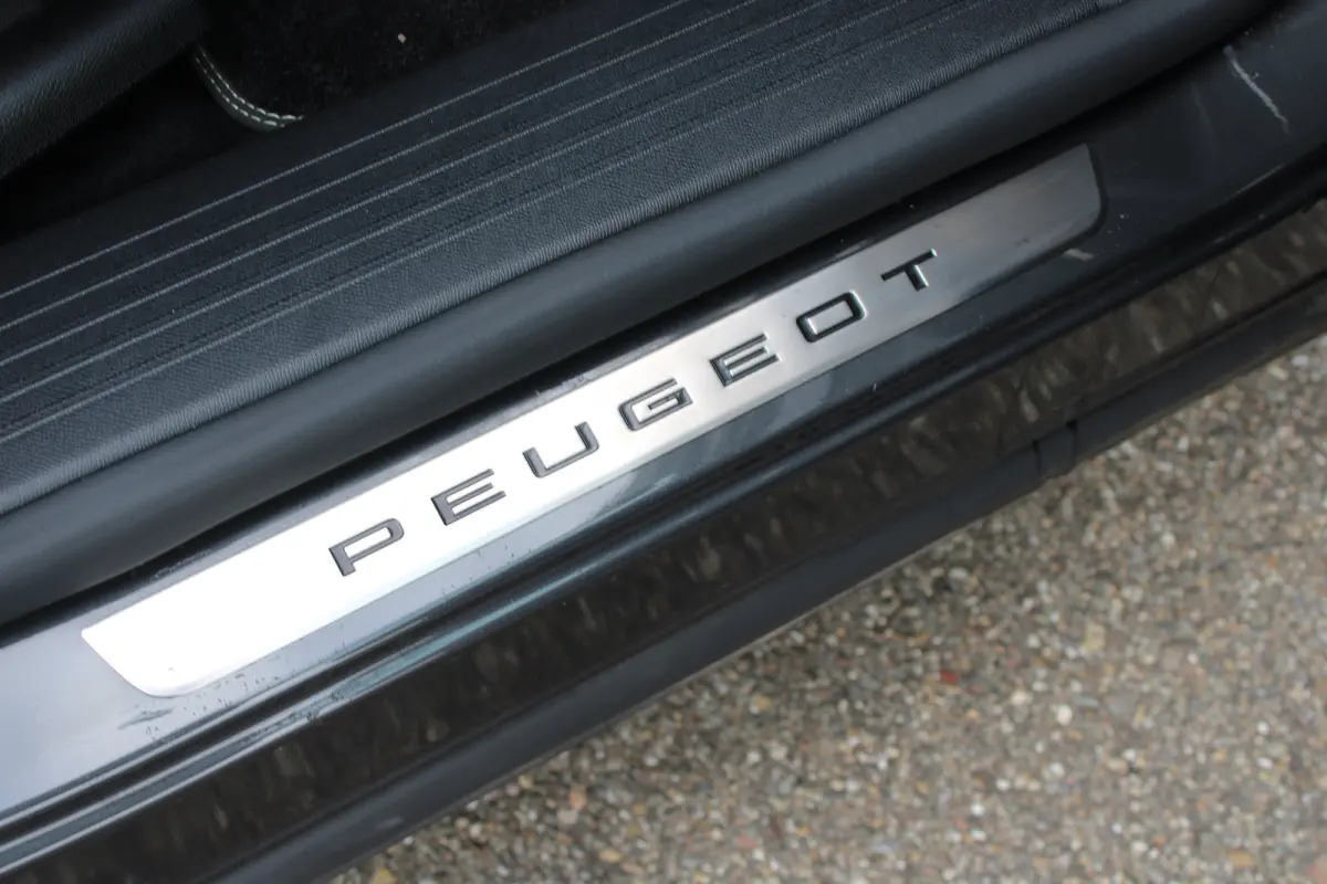 1.6 plug-in Hybrid 195 GT | Automaat | Navigatie | Camera voor + achter | Stoelverwarming | Elektrische achterklep |