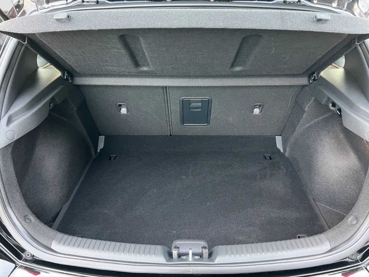 1.5 T-GDi 160pk MHEV N-Line Camera | Dodehoek detectie | Bestuurdersstoel met geheugen | Draadloos laden | LED lampen | Keyless entry | Navigatie | Stoelverwarming | Parkeersensoren voor en 