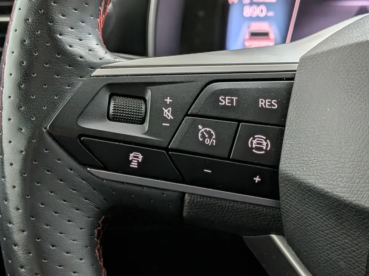 1.0 TSI FR Business Intense Achteruitrijcamera | Stoel/stuurverw | Cruise contr adapt | Keyless | Apple car Android auto | Navi | DAB | LED | 17"LMV