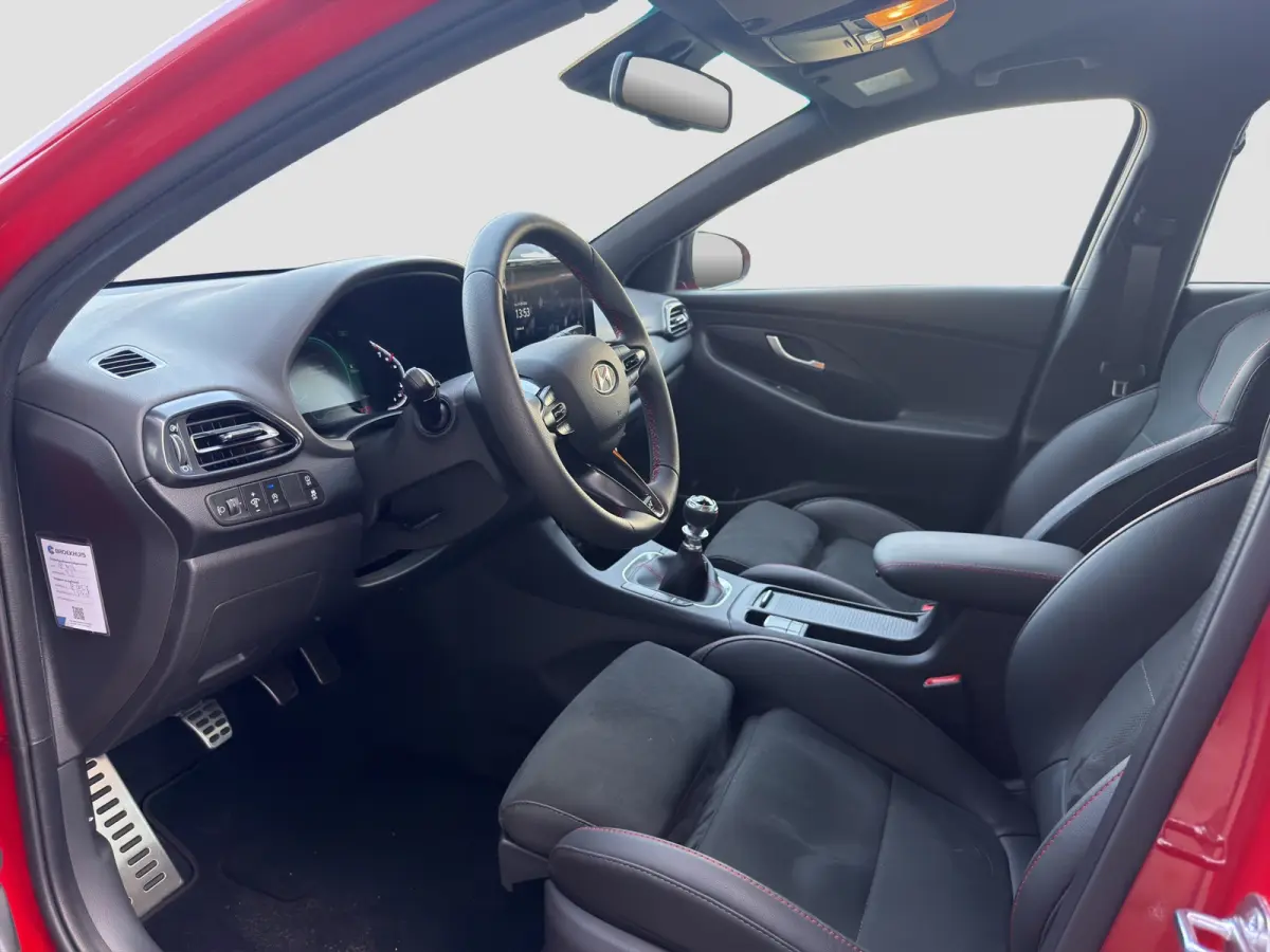 1.5 T-GDi 160pk N-Line | Camera | Leder | Carplay | Dodehoek detectie | Full LED | 18'' Velgen | Navigatie | Stoelverwarming