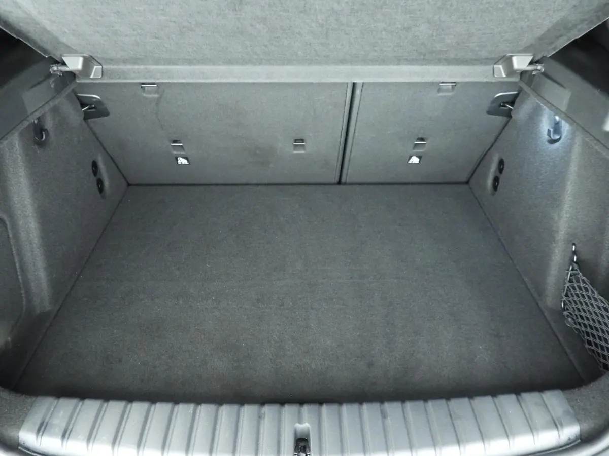 5-deurs 120 | M-Sportpakket | LED | Navigatie | Panoramadak | Sportstoelen | DAB | Alu 18 inch