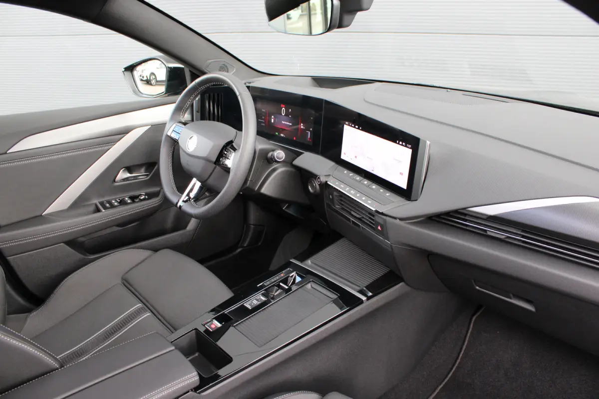 1.2 Turbo Hybrid GS | Automaat | Panorama/schuifdak | Matrix LED koplampen | AGR | NL auto | 9.000km |