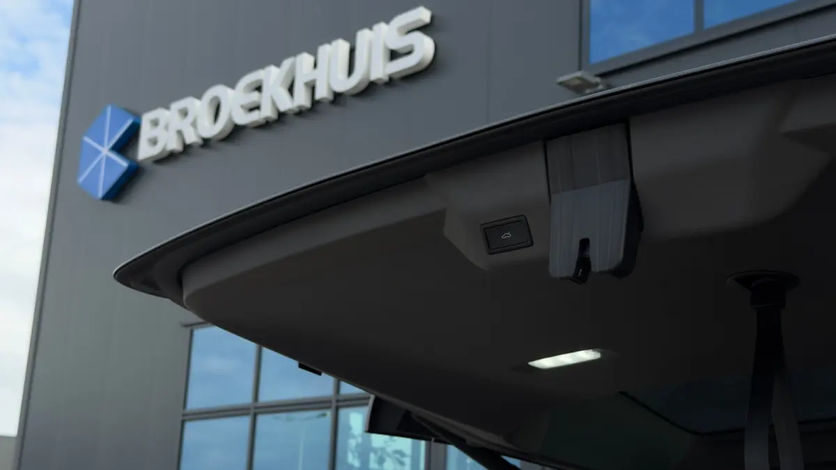 Bulli eHybrid lang 4MOTION | Vis-A-Vis | Trekhaak | 4 Seizoenen Banden | Art Velours | IQ-Light | Glazen Dak
