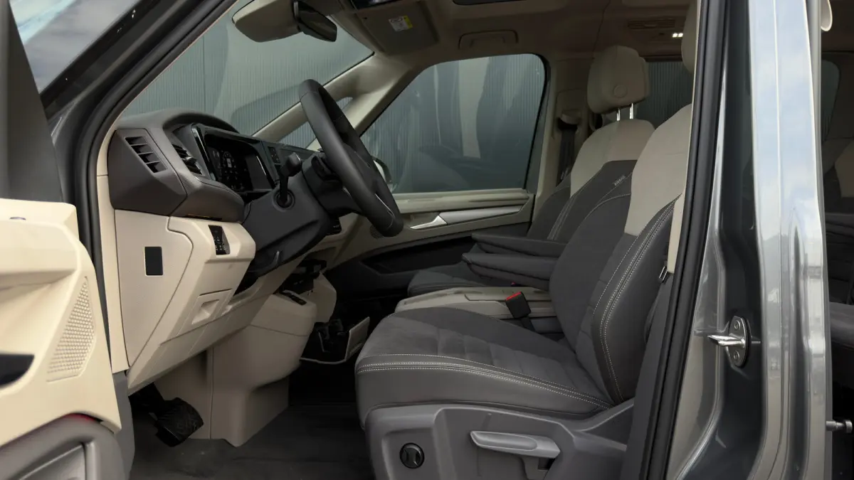 Bulli eHybrid lang 4MOTION | Vis-A-Vis | Trekhaak | 4 Seizoenen Banden | Art Velours | IQ-Light | Glazen Dak