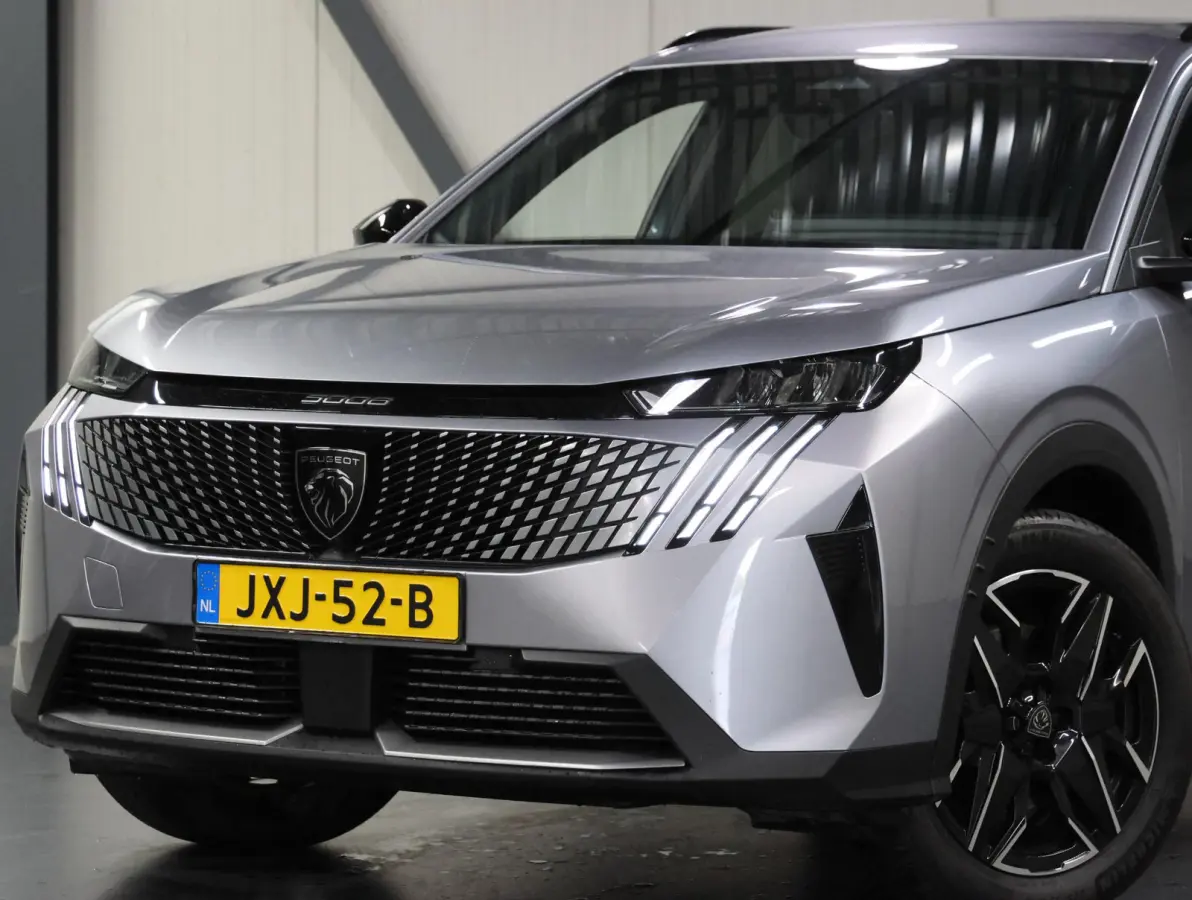 145pk Hybrid Allure | Trekhaak | AUTOMAAT | Navigatie via AppleCarPlay/AndroidAuto | Cruise Control | Camera | Virt.Cockpit | Keyless | Isofix | Privacy Glass | Parkeersensoren |