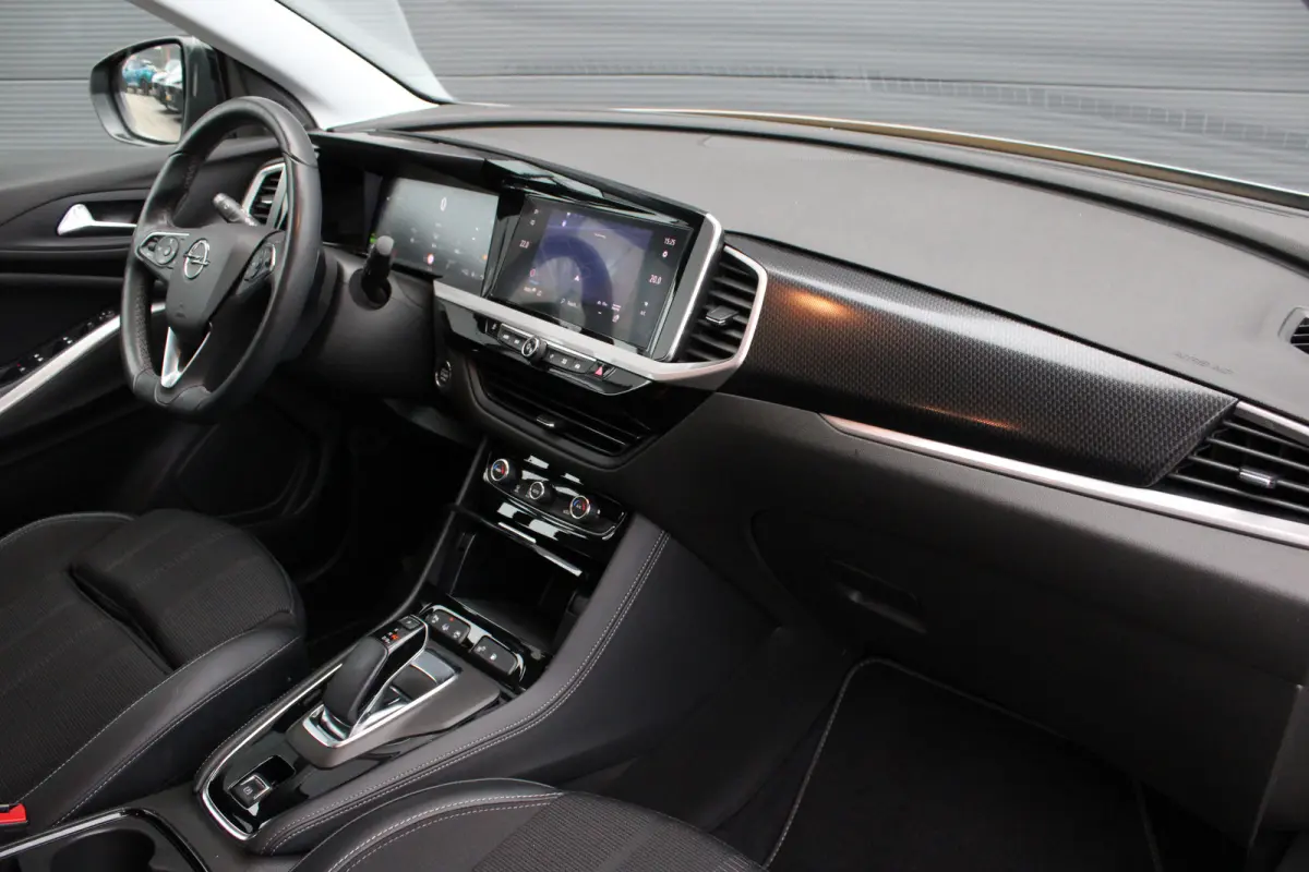 1.6 Turbo Hybrid GS | Automaat | Navigatie | Camera | Black Pack | 1e Eigenaar | NL auto | BTW |