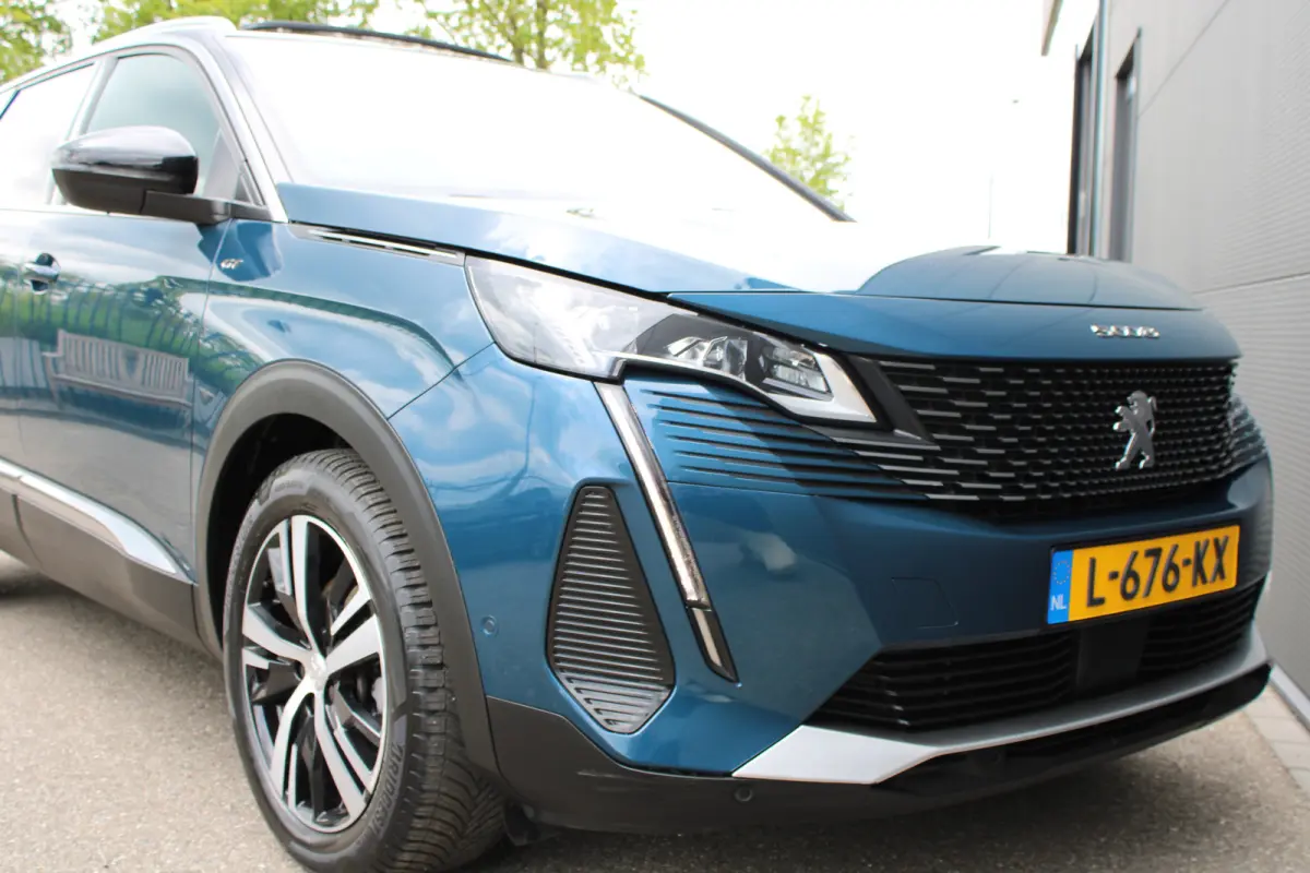 1.2 PureTech GT | Navigatie | Camera | Panorama/schuifdak | Alcantara | All season | Apple carplay |