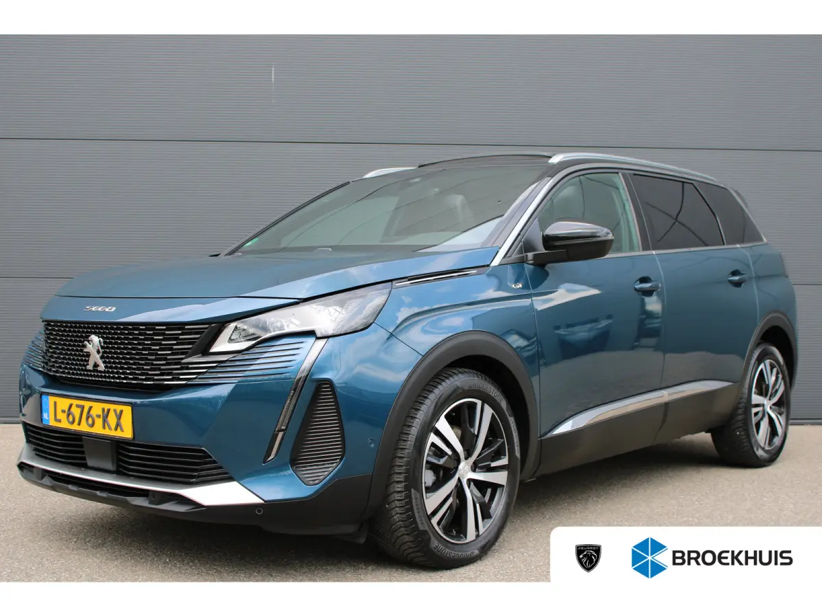 1.2 PureTech GT | Navigatie | Camera | Panorama/schuifdak | Alcantara | All season | Apple carplay |