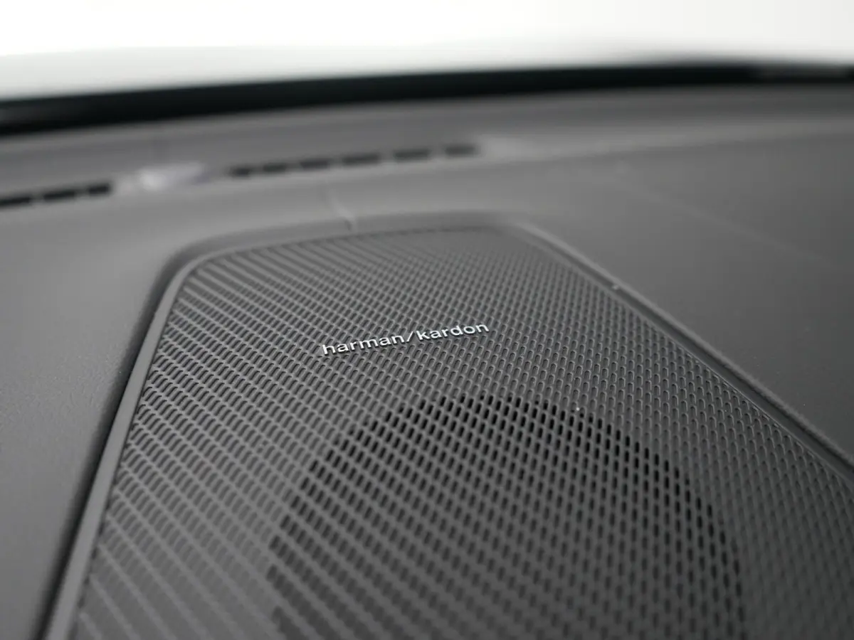 T6 Recharge AWD Ultra Black Edition | Luchtvering | Head-Up | 360° | Harman/Kardon | Panoramadak | Trekhaak | Nappa Sportstoel