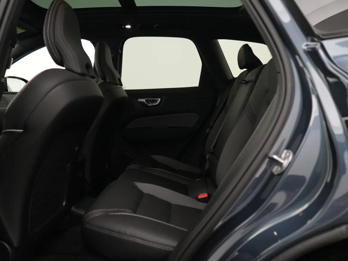T6 Recharge AWD Ultra Black Edition | Luchtvering | Head-Up | 360° | Harman/Kardon | Panoramadak | Trekhaak | Nappa Sportstoel