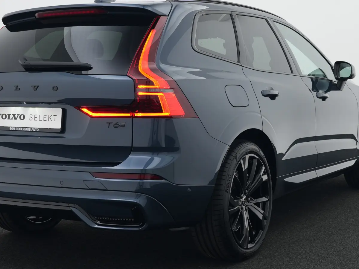 T6 Recharge AWD Ultra Black Edition | Luchtvering | Head-Up | 360° | Harman/Kardon | Panoramadak | Trekhaak | Nappa Sportstoel