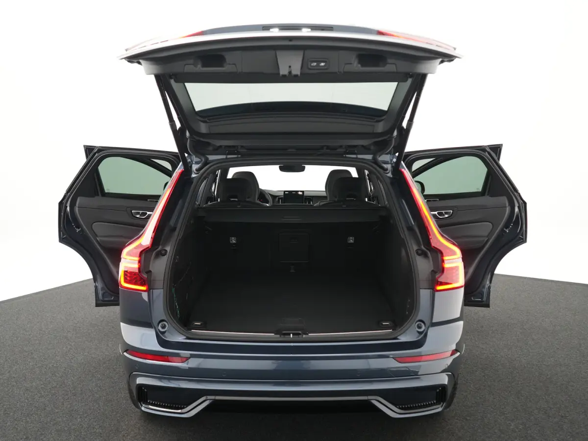 T6 Recharge AWD Ultra Black Edition | Luchtvering | Head-Up | 360° | Harman/Kardon | Panoramadak | Trekhaak | Nappa Sportstoel