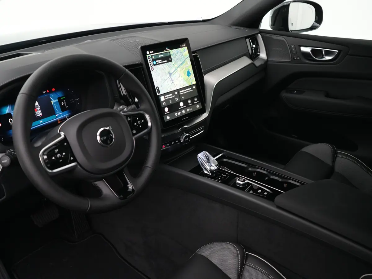 T6 Recharge AWD Ultra Black Edition | Luchtvering | Head-Up | 360° | Harman/Kardon | Panoramadak | Trekhaak | Nappa Sportstoel