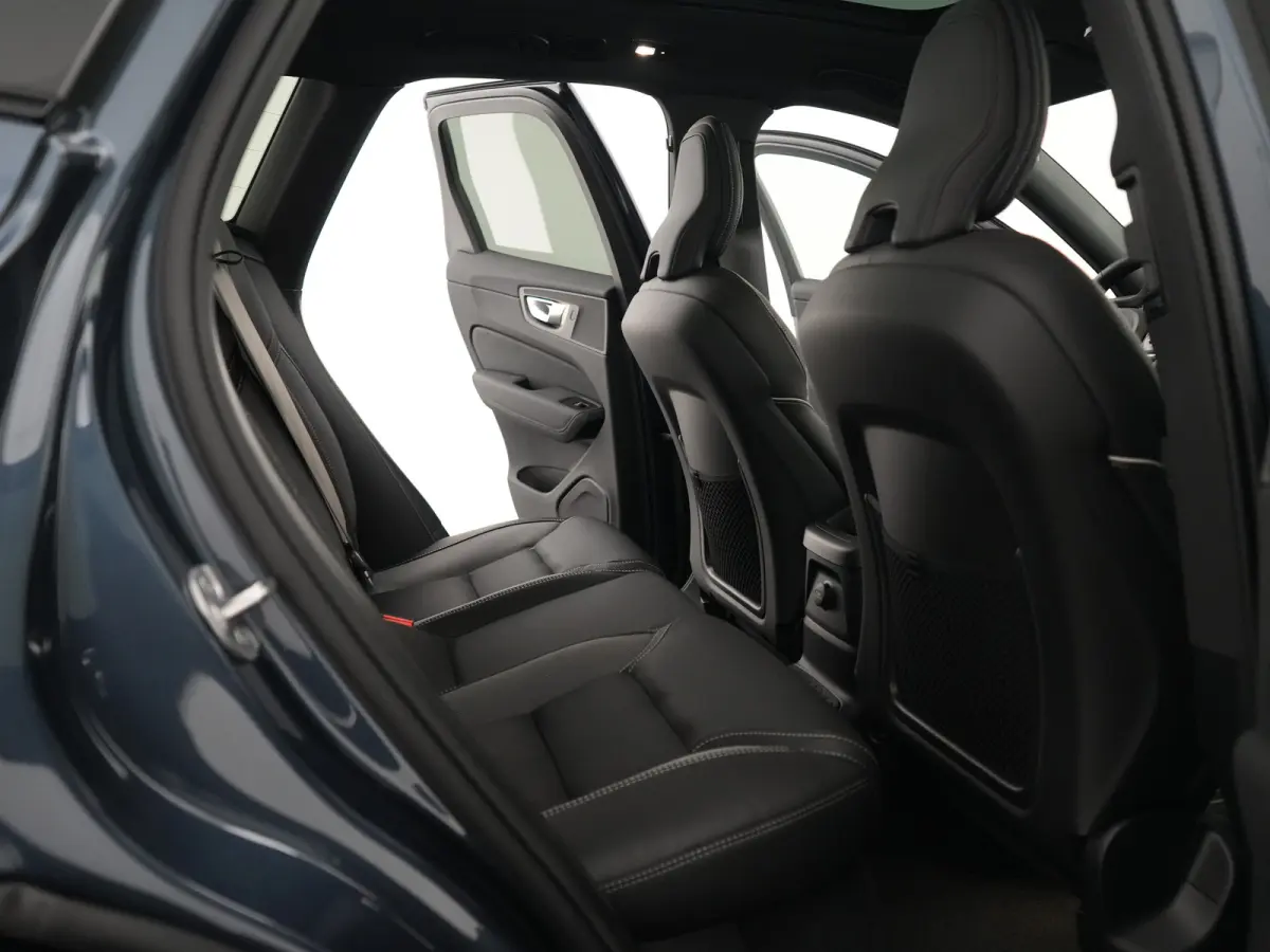 T6 Recharge AWD Ultra Black Edition | Luchtvering | Head-Up | 360° | Harman/Kardon | Panoramadak | Trekhaak | Nappa Sportstoel