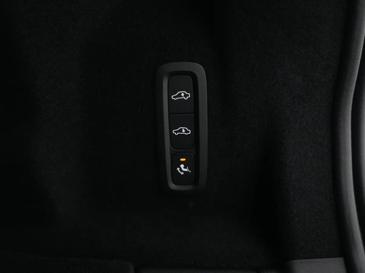 T6 Recharge AWD Ultra Black Edition | Luchtvering | Head-Up | 360° | Harman/Kardon | Panoramadak | Trekhaak | Nappa Sportstoel