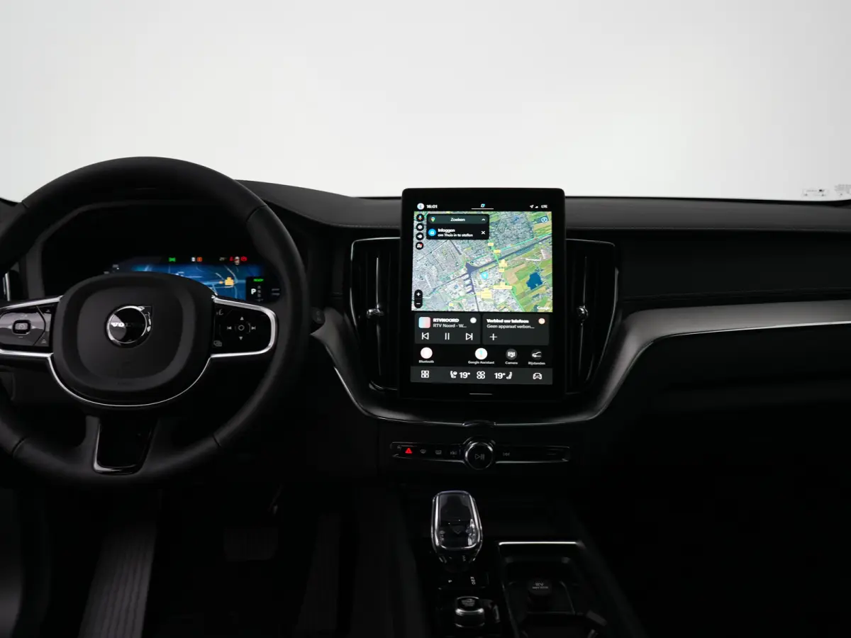 T6 Recharge AWD Ultra Black Edition | Luchtvering | Head-Up | 360° | Harman/Kardon | Panoramadak | Trekhaak | Nappa Sportstoel