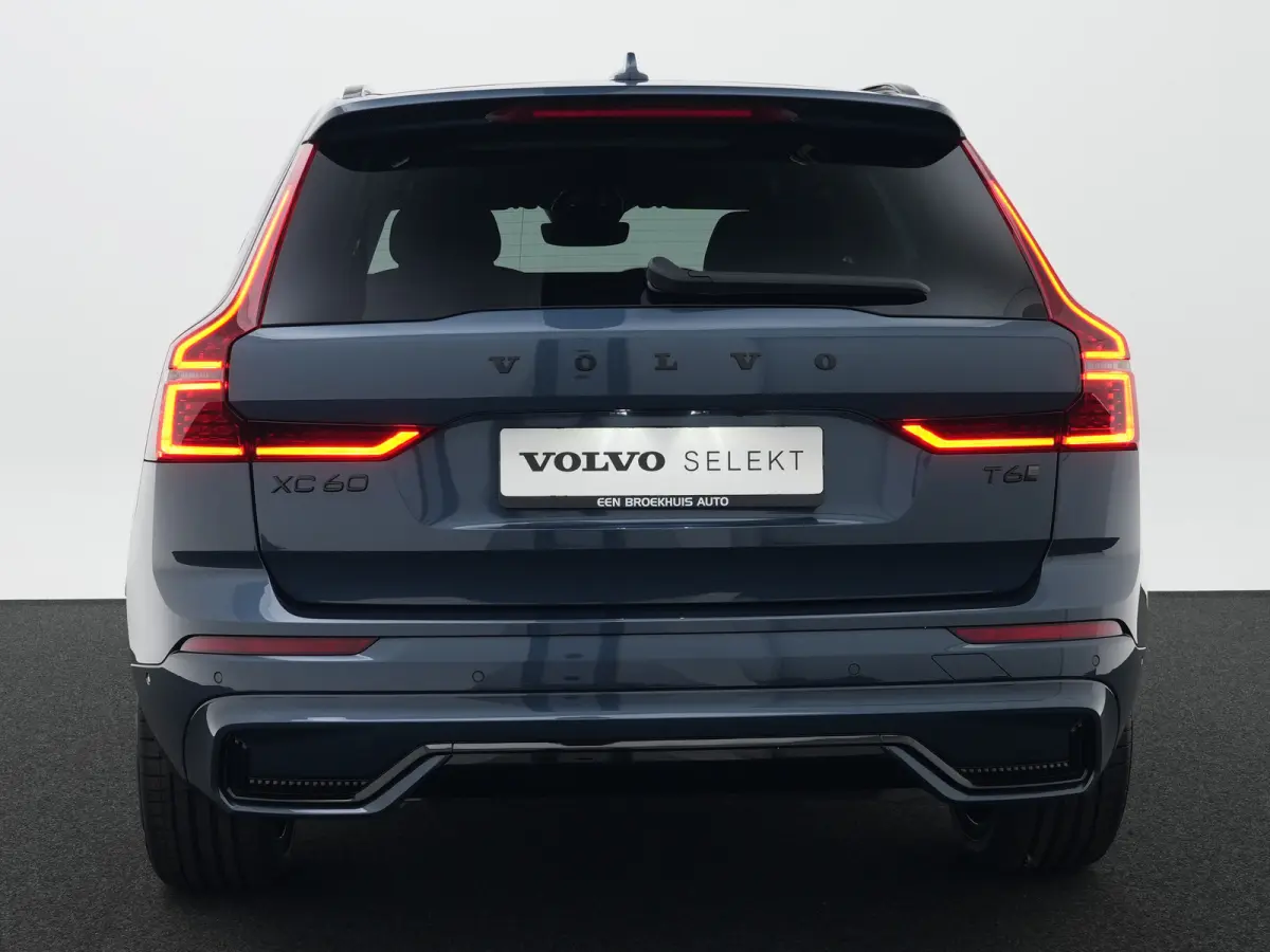 T6 Recharge AWD Ultra Black Edition | Luchtvering | Head-Up | 360° | Harman/Kardon | Panoramadak | Trekhaak | Nappa Sportstoel