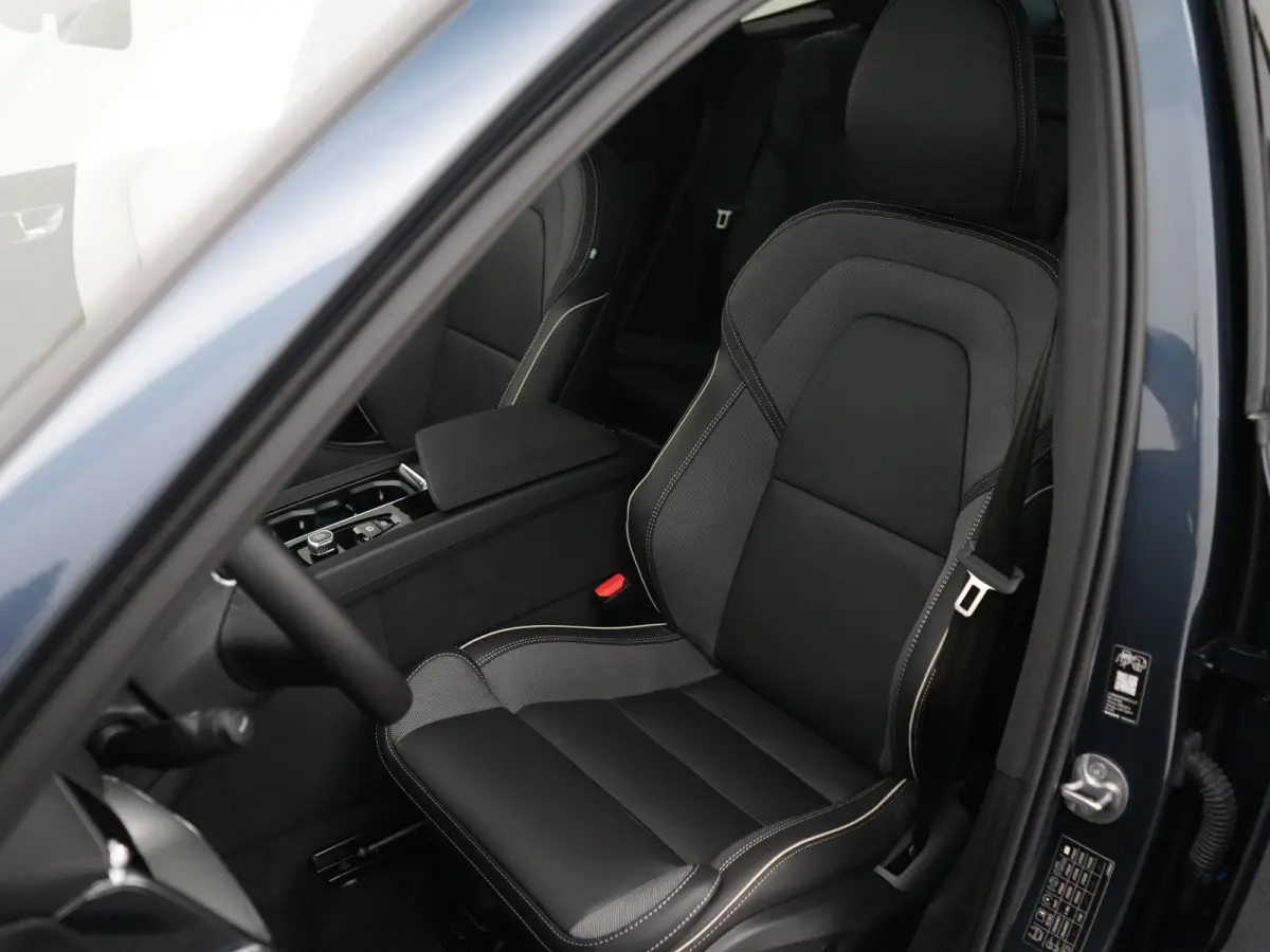 T6 Recharge AWD Ultra Black Edition | Luchtvering | Head-Up | 360° | Harman/Kardon | Panoramadak | Trekhaak | Nappa Sportstoel