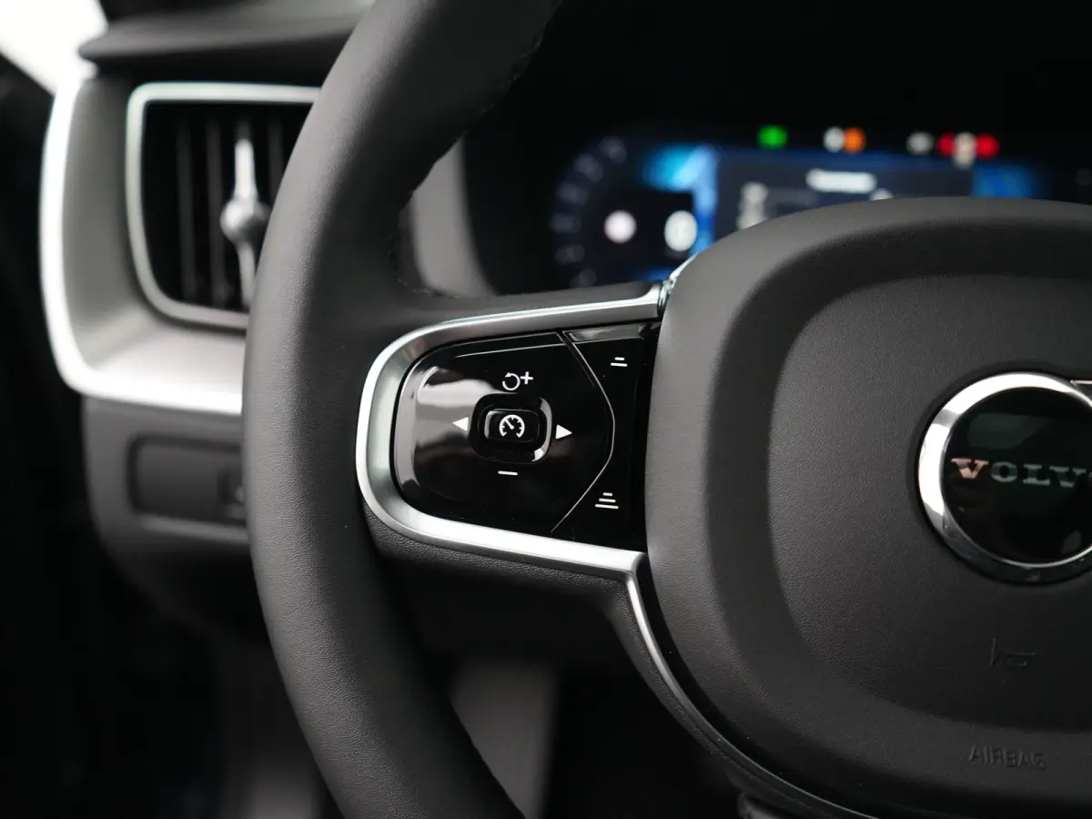 T6 Recharge AWD Ultra Black Edition | Luchtvering | Head-Up | 360° | Harman/Kardon | Panoramadak | Trekhaak | Nappa Sportstoel