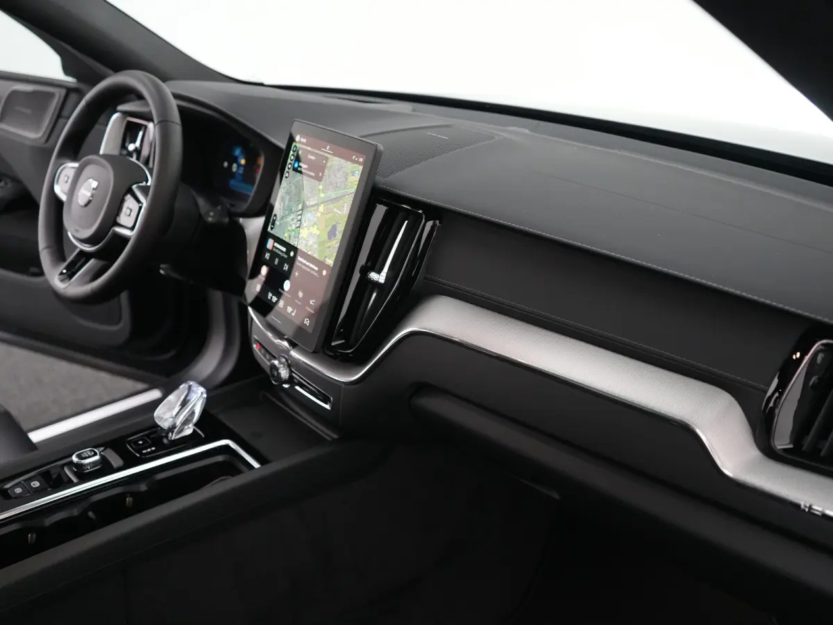 T6 Recharge AWD Ultra Black Edition | Luchtvering | Head-Up | 360° | Harman/Kardon | Panoramadak | Trekhaak | Nappa Sportstoel
