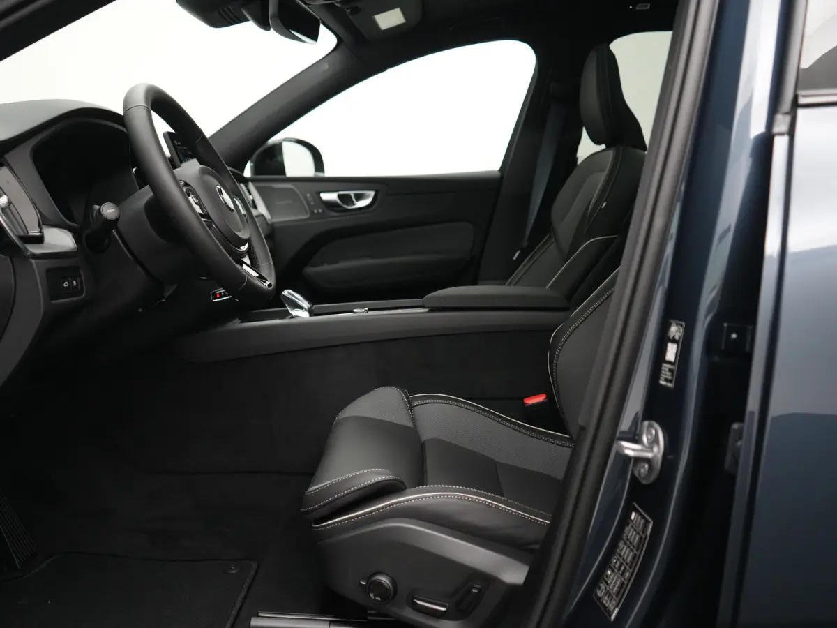 T6 Recharge AWD Ultra Black Edition | Luchtvering | Head-Up | 360° | Harman/Kardon | Panoramadak | Trekhaak | Nappa Sportstoel