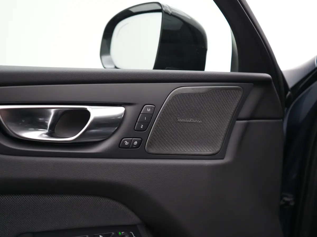 T6 Recharge AWD Ultra Black Edition | Luchtvering | Head-Up | 360° | Harman/Kardon | Panoramadak | Trekhaak | Nappa Sportstoel