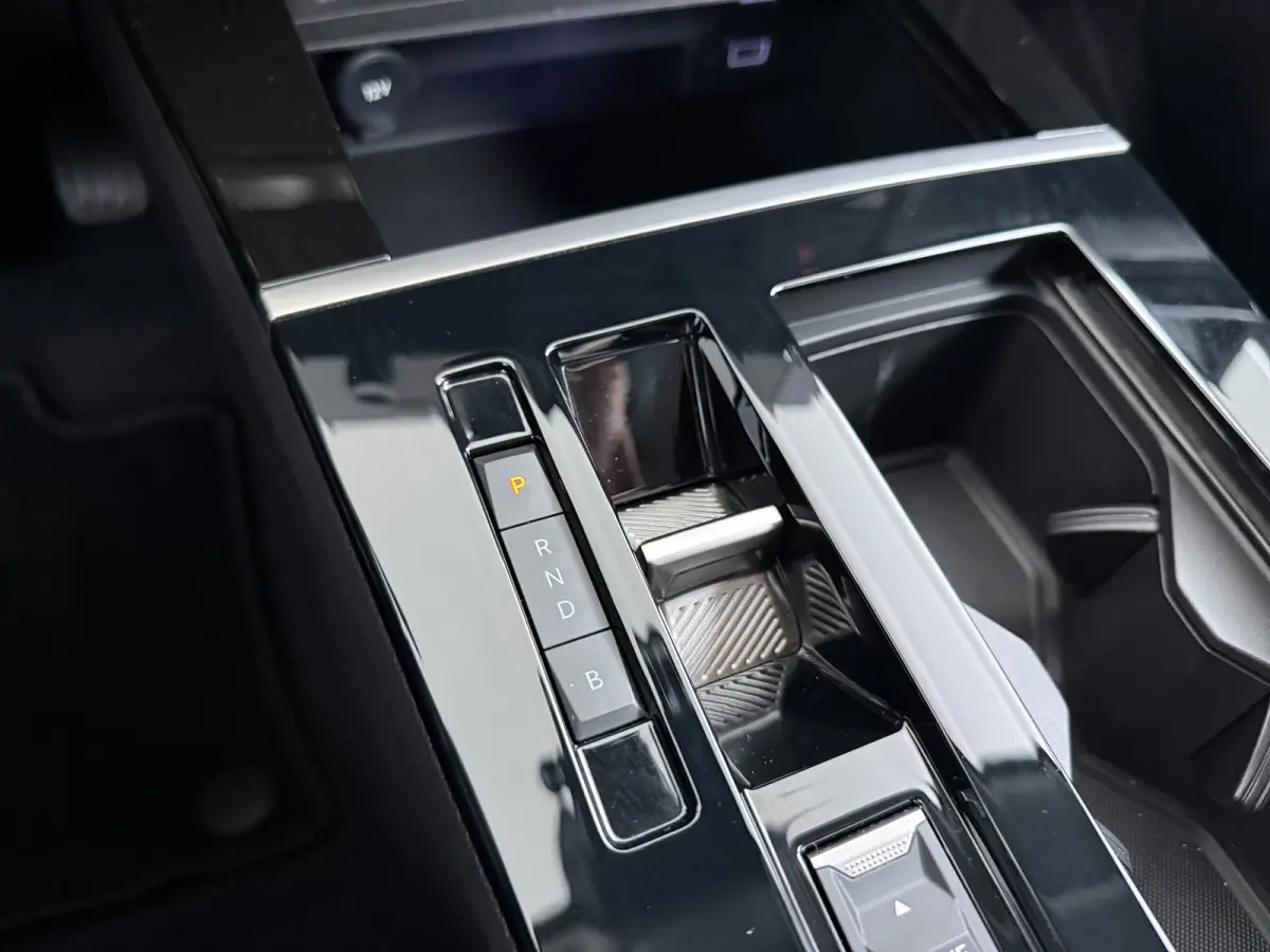 54 kWh Edition | Airco (automatisch) | Apple Carplay/Android Auto|telefoonintegratie premium | Keyless start