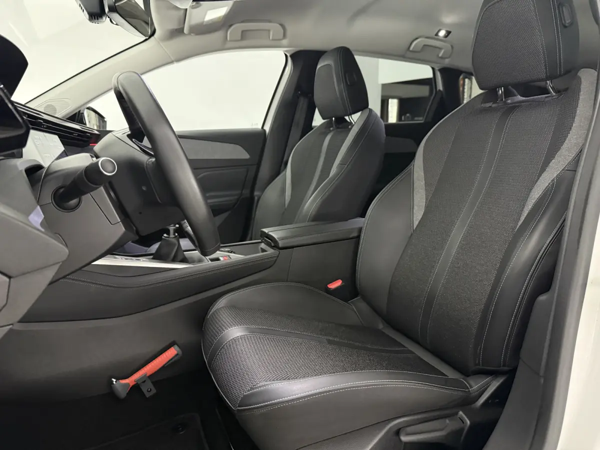 1.2 PureTech Allure Pack Business | Camera | Virtual | Carplay | Sfeer | LED | Keyless | Parkeersens.