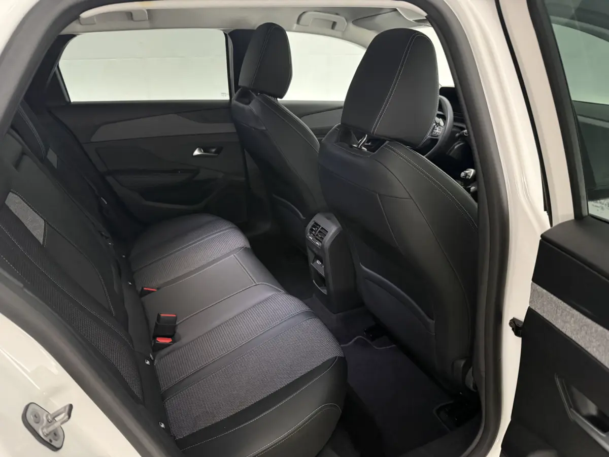 1.2 PureTech Allure Pack Business | Camera | Virtual | Carplay | Sfeer | LED | Keyless | Parkeersens.