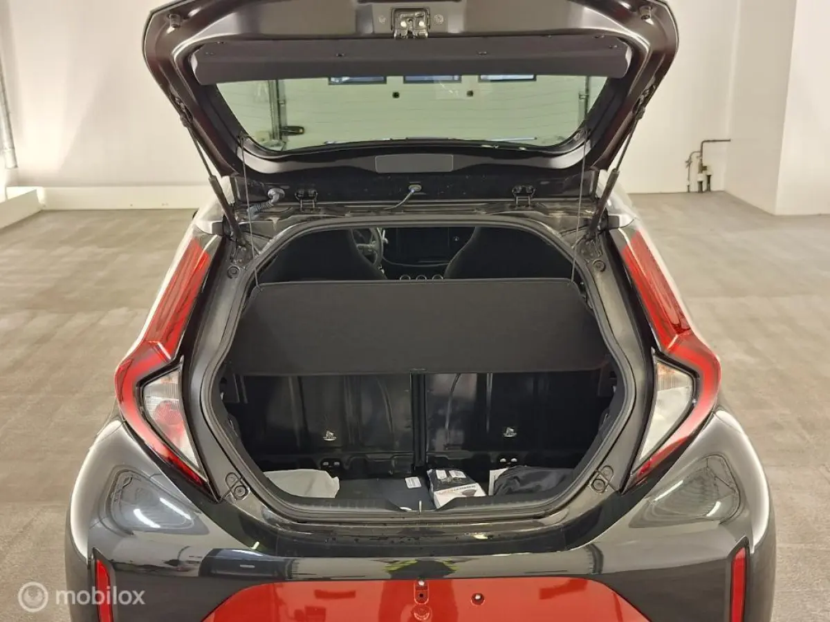 1.0 VVT-i S-CVT Play