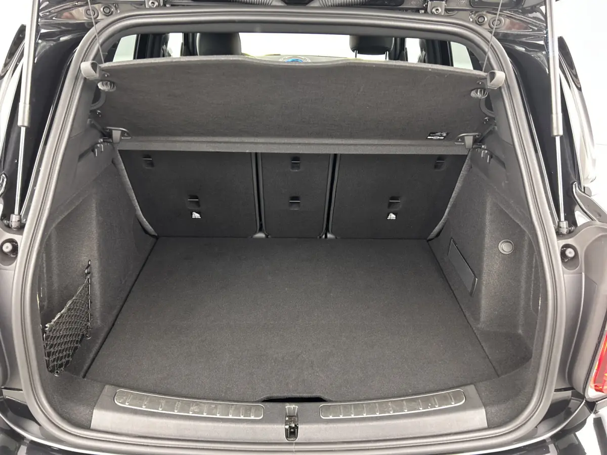 1.5 136 PK Aut. Cooper Business Edition. Sportstoelen/Camera