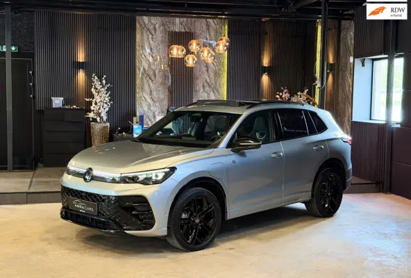 1.5 eHybrid R-Line Edition|Pano|Full options