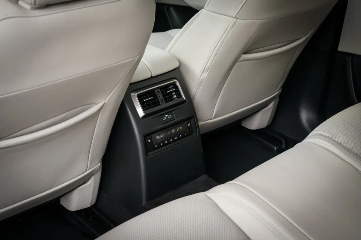 2.5 e-SkyActiv PHEV 7 Persoons Takumi Plus I Panoramadak I Widescreen Navi I Lederen Stoelen I NL Auto I Nw Prijs 73.800,-