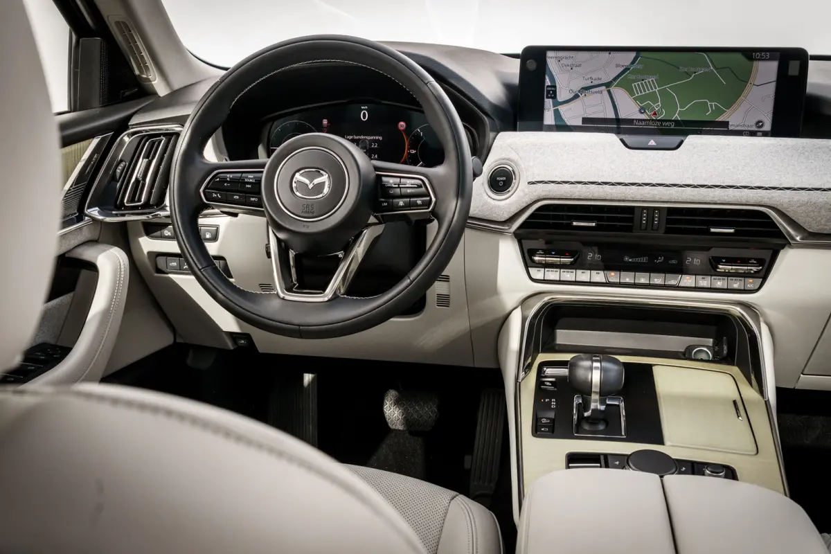 2.5 e-SkyActiv PHEV 7 Persoons Takumi Plus I Panoramadak I Widescreen Navi I Lederen Stoelen I NL Auto I Nw Prijs 73.800,-