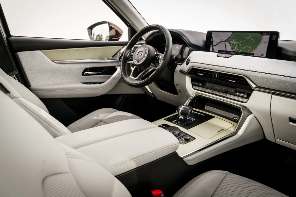 2.5 e-SkyActiv PHEV 7 Persoons Takumi Plus I Panoramadak I Widescreen Navi I Lederen Stoelen I NL Auto I Nw Prijs 73.800,-
